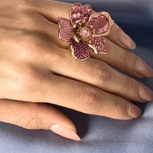 🎄RARE .Idyllia cocktail ringPavé, Flower, Pink, Gold-tone plated. 8 - Picture 2 of 13